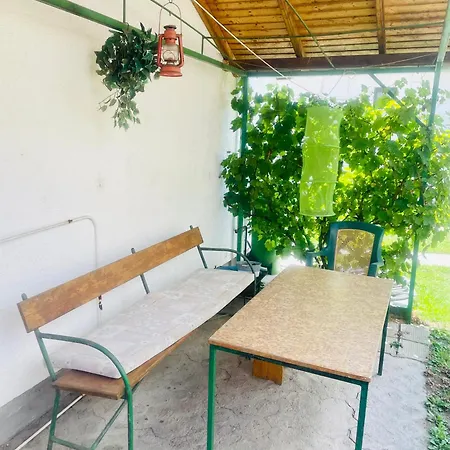 Aranylo Apartman2 *