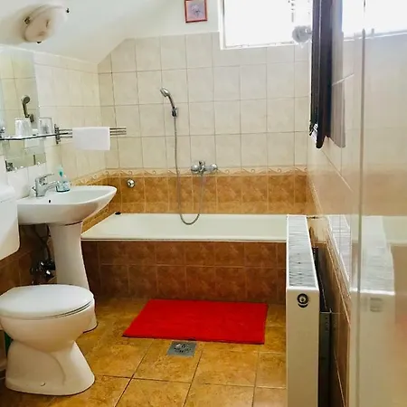 Apartment Aranylo Apartman2 *